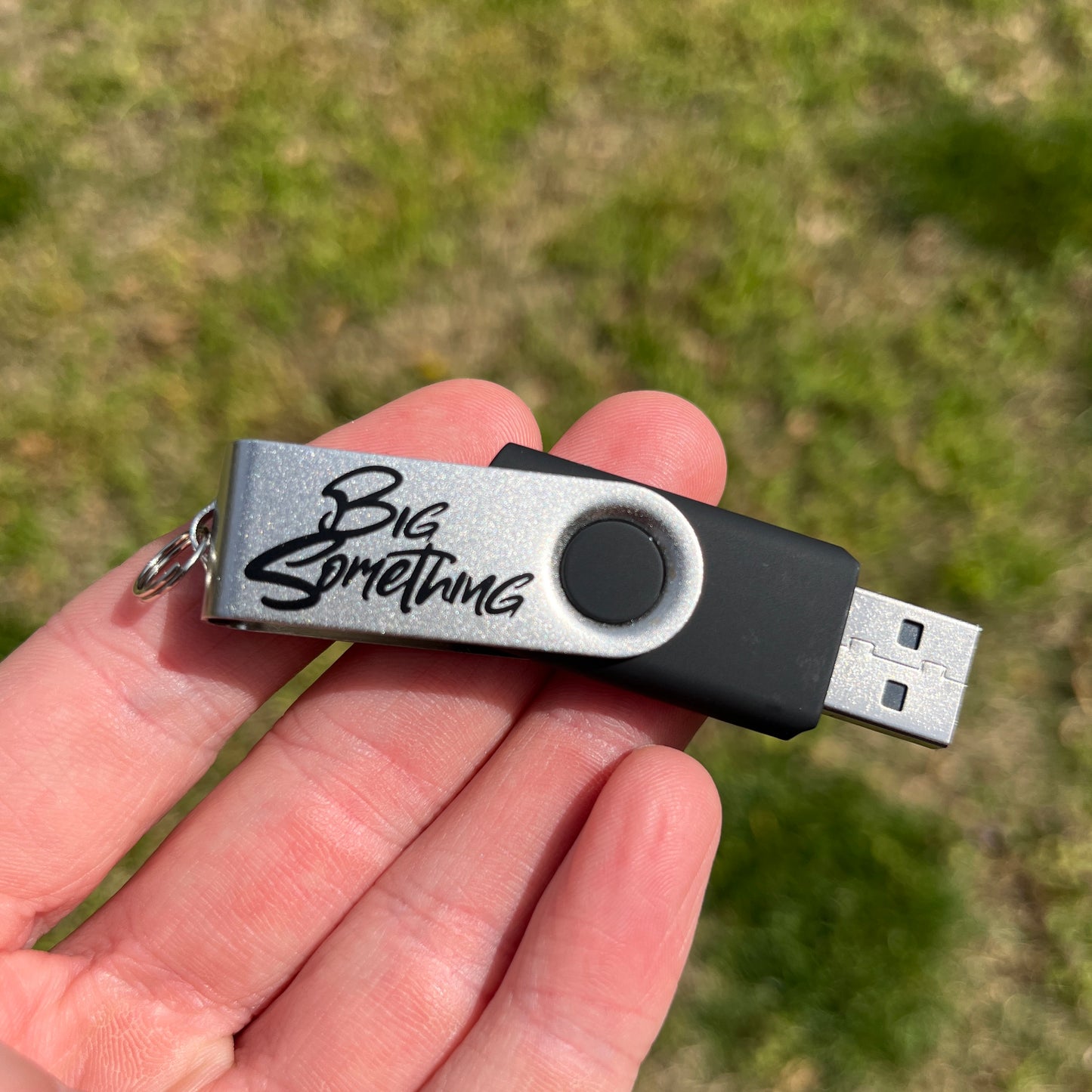 USB DRIVE: Escape From The Living Room Live Album w/ Bonus Tracks