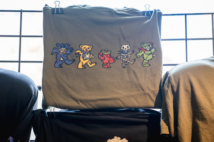 T-SHIRT: (Un)Dead Something Tee